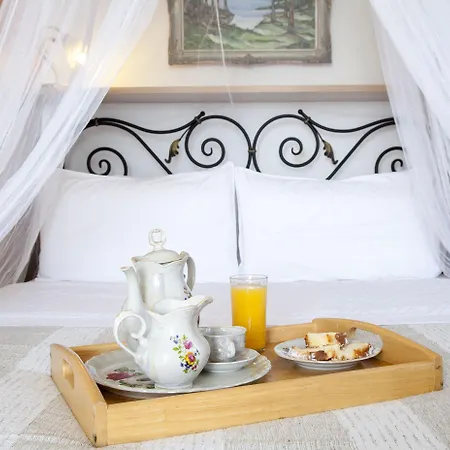 Monambeles Villa *