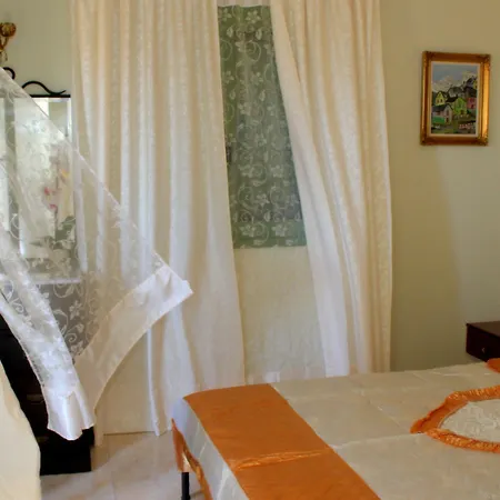 Monambeles *