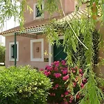 Monambeles Villa Svoronata
