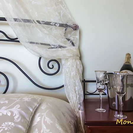 Monambeles *