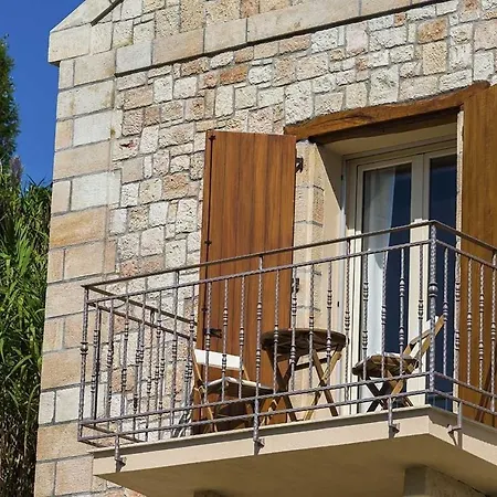 Monambeles Villa Svoronata